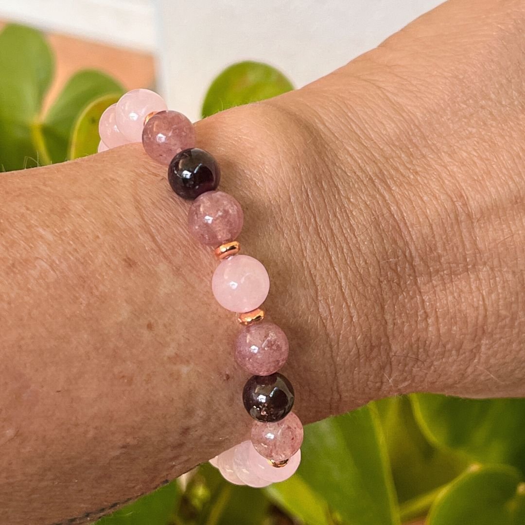 Bracelet "Infinite Love" in Rose Quartz, Garnet & Strawberry Quartz – Bild 2