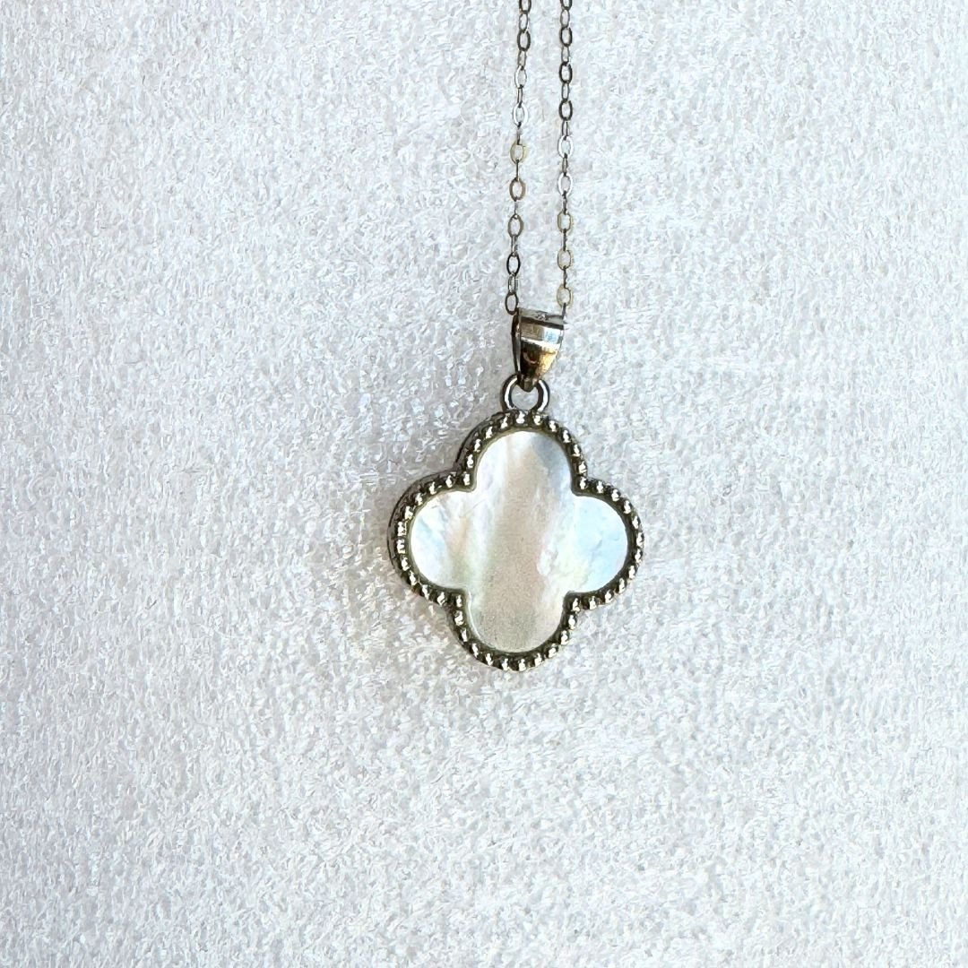 "Luck Clover Necklace" in Mother-of-Pearl or Onyx – Bild 6