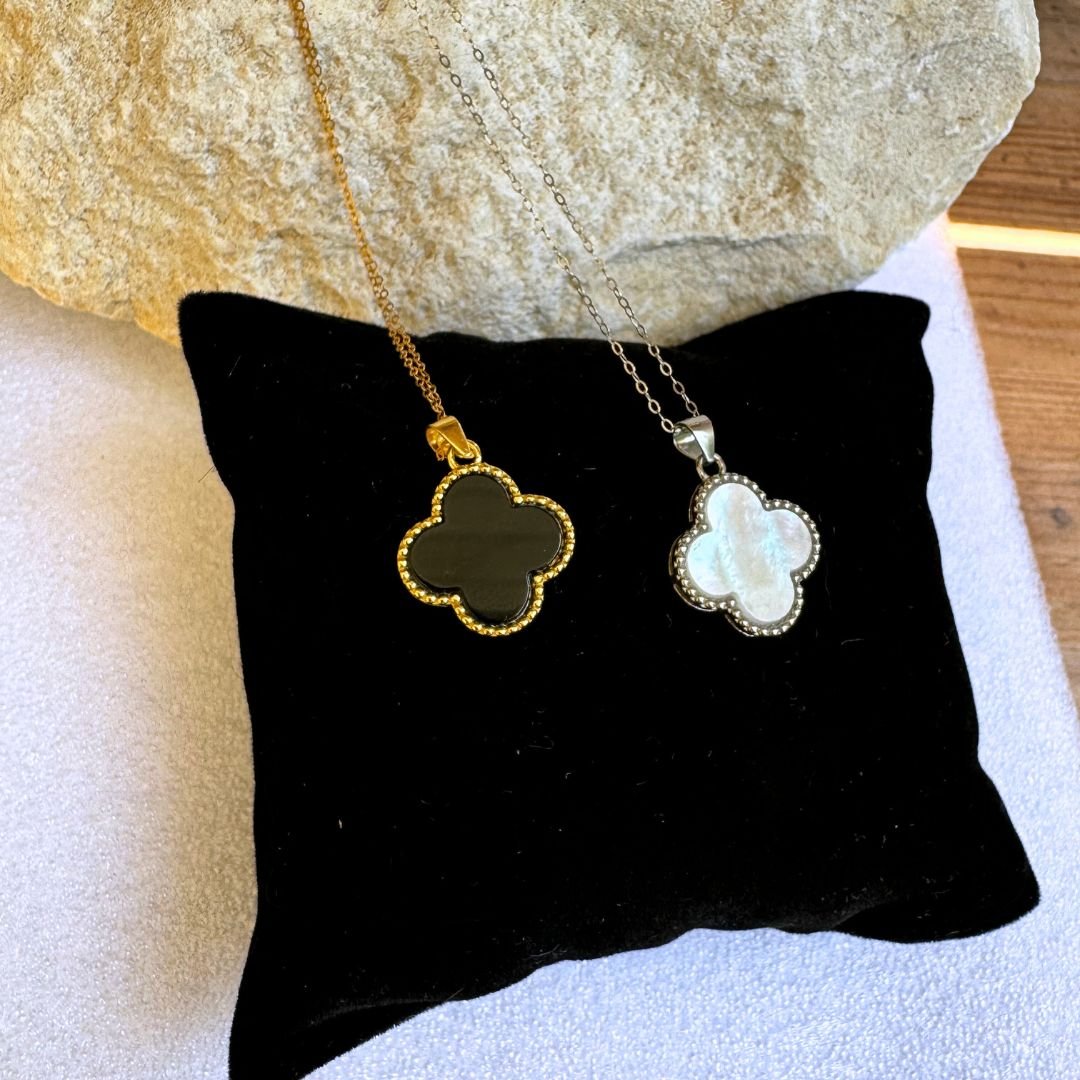 "Luck Clover Necklace" in Mother-of-Pearl or Onyx – Bild 3