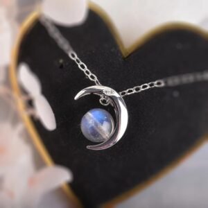 Anhänger „Verzauberter Mond“ aus Labradorit & Silber