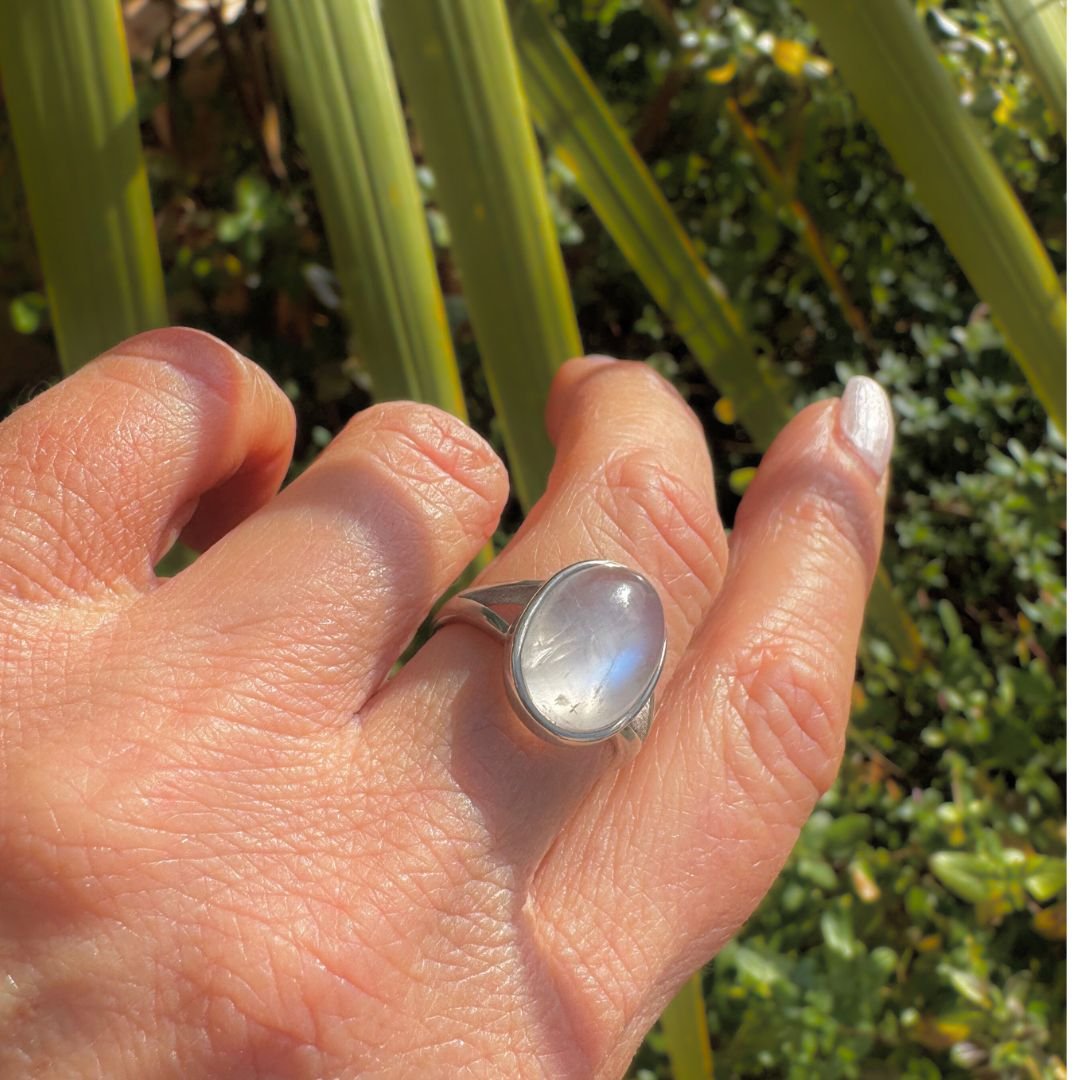 Adjustable Ring Astral Softness in Moonstone – Bild 2