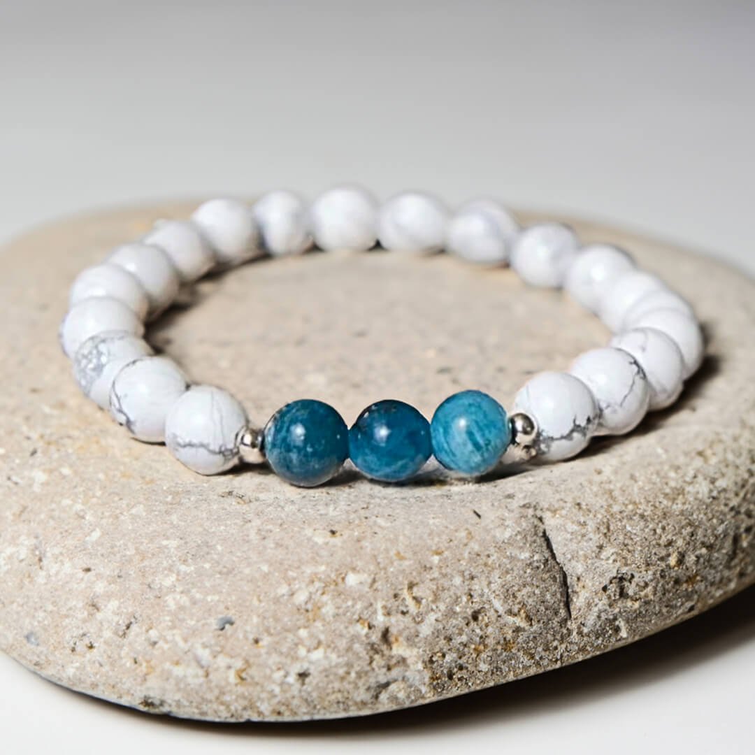 Perlenarmband aus Apatit & Howlith