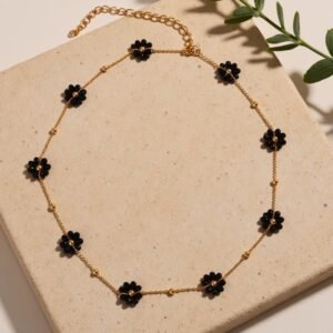 "Fleurs de Schutz" jewelry in Schwarz Spinel