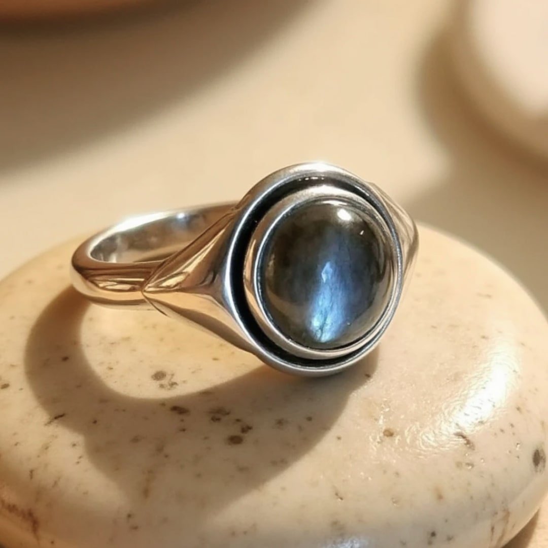 „Divya“-Ring aus Labradorit
