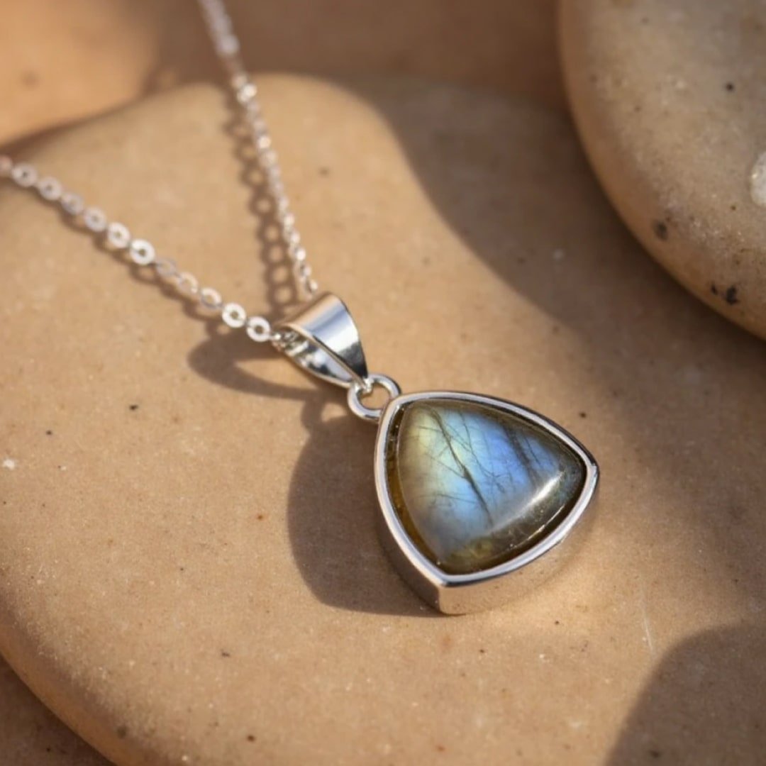 Aura Protector Pendant in Labradorite – Bild 3