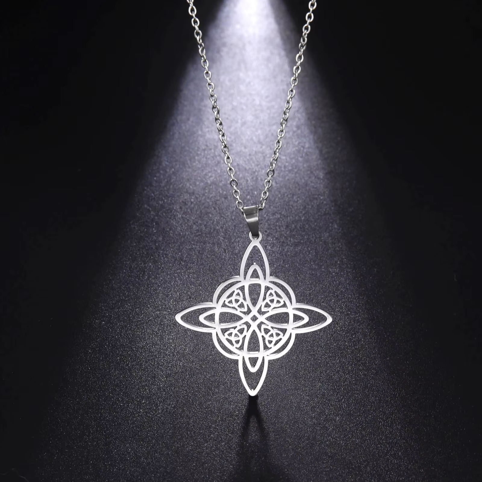 "Eternal Protection" Pendant in Witch's Knot – Bild 8