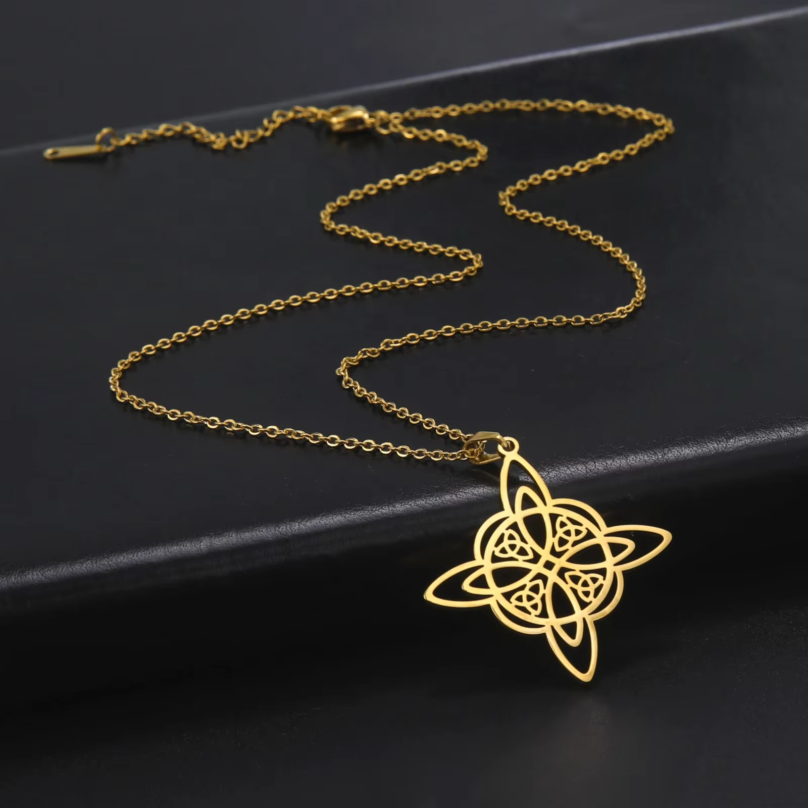 "Eternal Protection" Pendant in Witch's Knot – Bild 6
