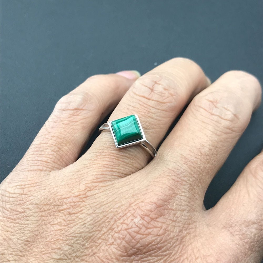 Adjustable Ring "Verdant Sparkle" in Malachite - Square Shape – Bild 2