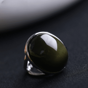 Ovaler Ring aus natürlichem Obsidian