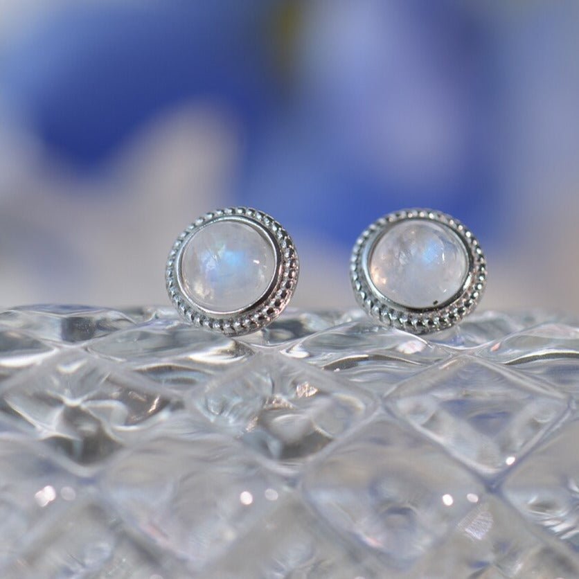 White Labradorite & Silver Stud Earrings – Bild 4