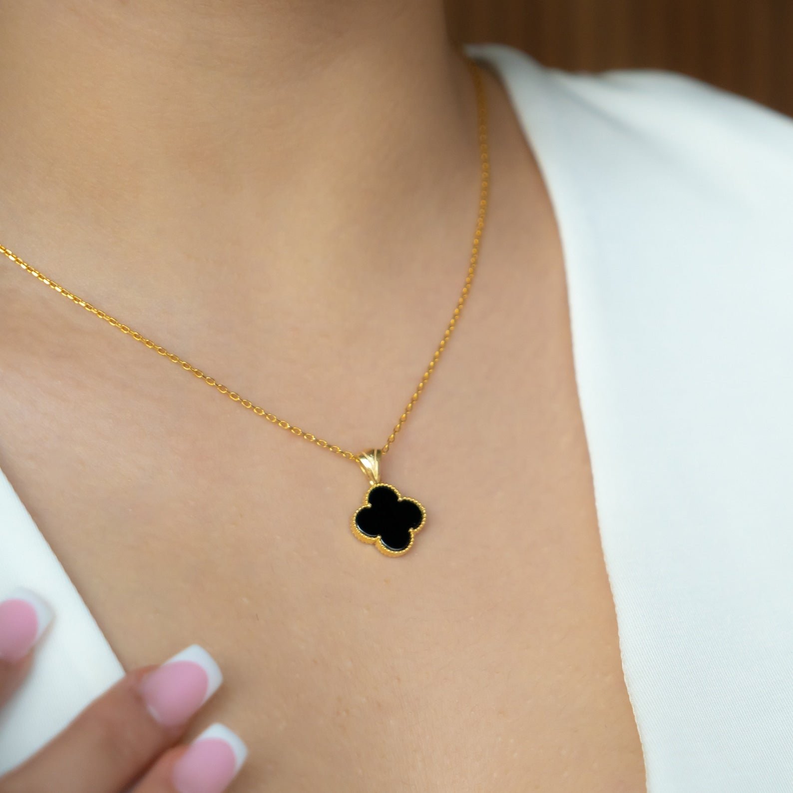"Luck Clover Necklace" in Mother-of-Pearl or Onyx – Bild 4