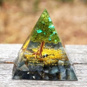 Orgonit-Pyramide „Schützender Lebensbaum“ mit Labradorit & Peridot