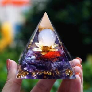 Orgonit-Pyramide „Lotus-Herz“ mit Amethyst & Rosenquarz