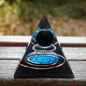 Orgonit-Pyramide „Dharma“ aus Obsidian