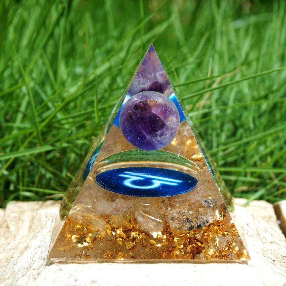 Sternzeichen-Orgonit-Pyramide Waage mit Goldrutil & Amethyst
