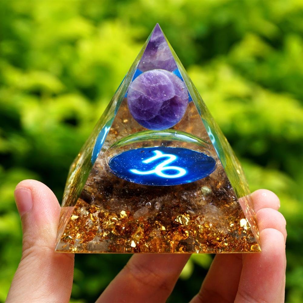 Sternzeichen-Orgonit-Pyramide Steinbock mit Amethyst & Rauchquarz