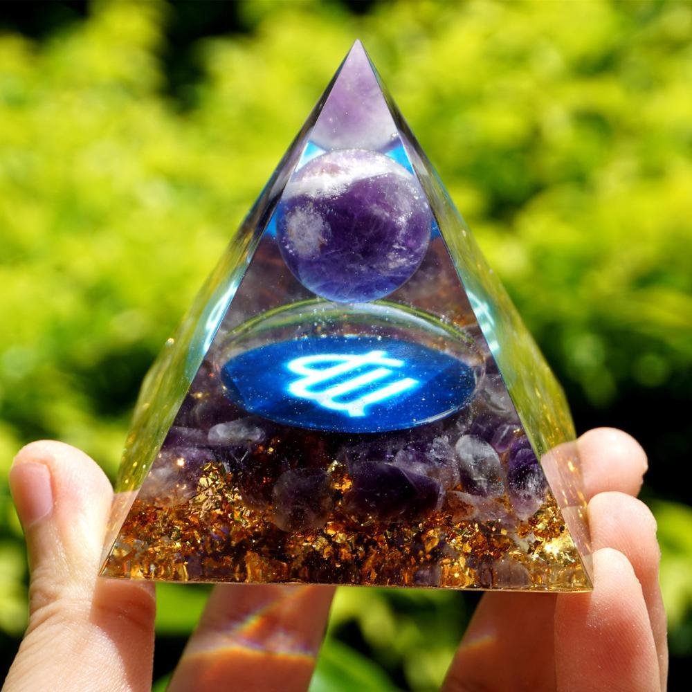 Sternzeichen-Orgonit-Pyramide Jungfrau mit Amethyst