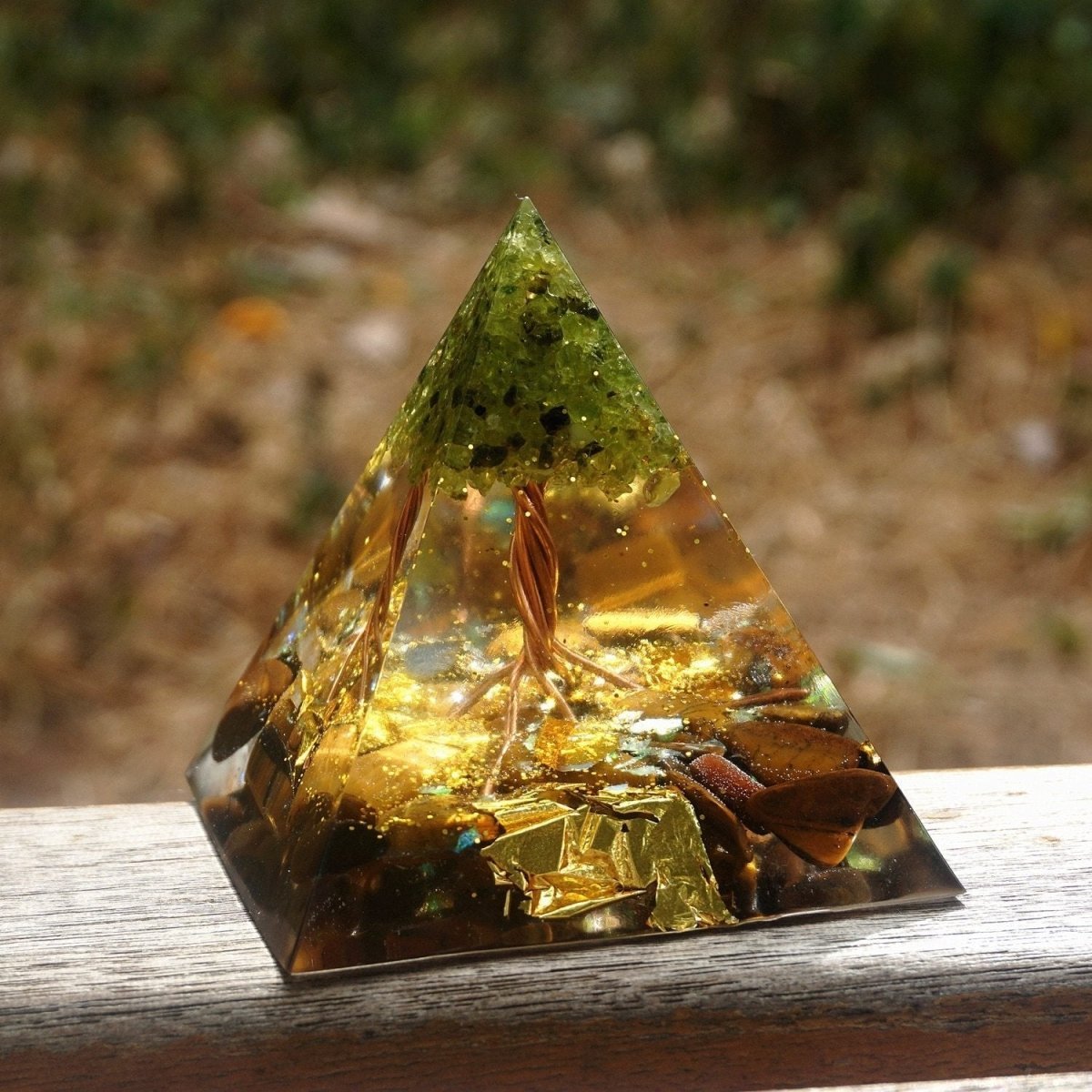 Orgone Pyramid "Surya - Tree of Happiness" in Tiger's Eye & Peridot – Bild 3