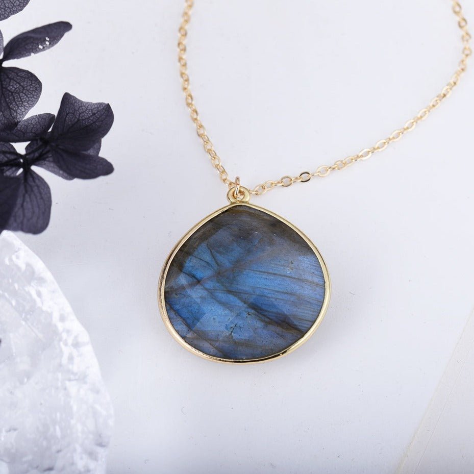 Elegant Protection Pendant in Labradorite – Bild 3
